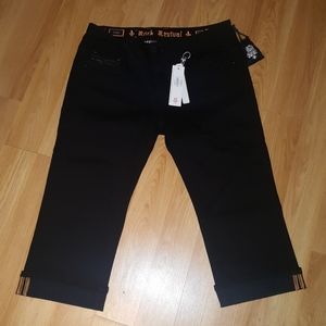 NWT Rock Revival Capri